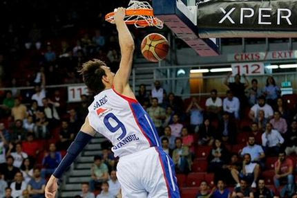 Σάρωσε η Εφές του Ίβκοβιτς στον πρώτο ημιτελικό
