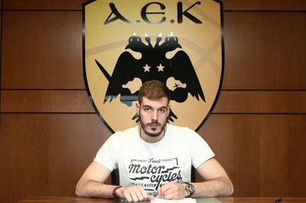 Ανανέωσε με την ΑΕΚ ο Σαρικόπουλος
