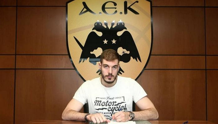 Ανανέωσε με την ΑΕΚ ο Σαρικόπουλος
