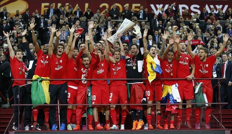 Γκρεμίζει τα τείχη της η Σεβίλλη, τα VIDEOS της υποδοχής