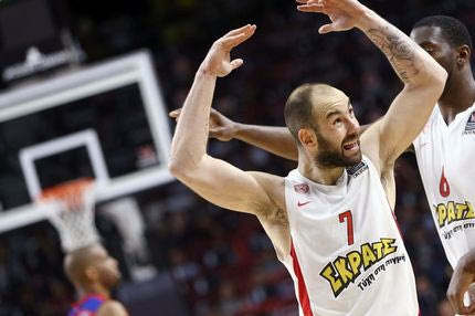 Ο Σπανούλης ξεσηκώνει την εξέδρα του Ολυμπιακού στο Final Four (VIDEO)