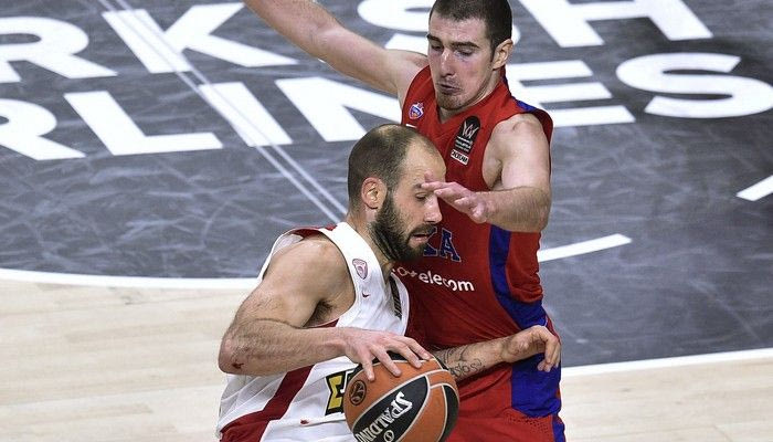 Ντε Κολό: “Ο Σπανούλης μού είπε διάφορα στο αυτί”