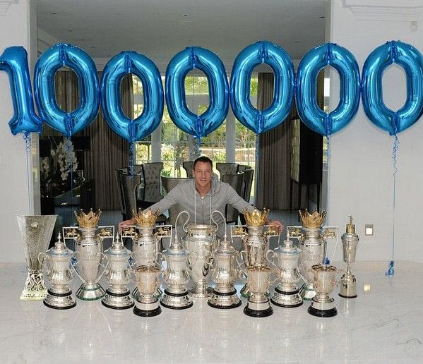 Ο Τέρι, οι 1.000.000 followers και οι κούπες (PHOTO)