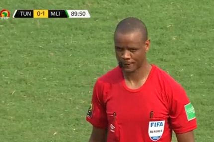 Ο διαιτητής στο Τυνησία – Μάλι σφύριξε λήξη στο 85′ και στο 89:45