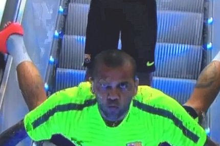 Δείτε γιατί ο Αλβες είναι… τρελός για δέσιμο!