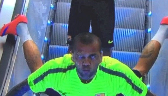 Δείτε γιατί ο Αλβες είναι… τρελός για δέσιμο!