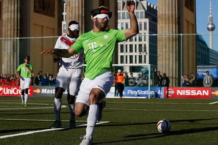 Ο πραγματικός τελικός: Αγώνας τυφλών στο Βερολίνο. Δείτε το video