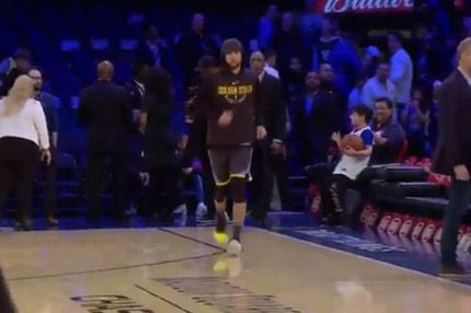 Μπόμπιρας… λιποθύμησε μετά από high five με τον Στεφ Κάρι