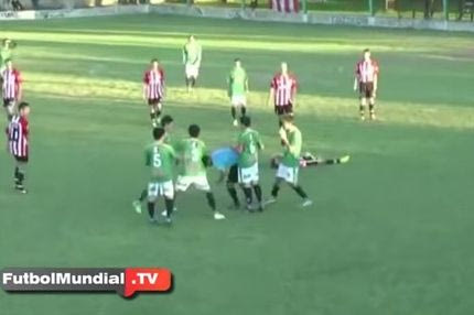 “Φονική” γροθιά παίκτη σε διαιτητή για μία κίτρινη!