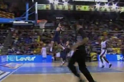 Δείτε τον Χεζόνια να κάνει ποδιά και κάρφωμα-ανεμόμυλο!