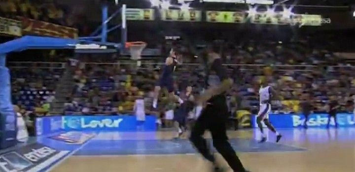 Δείτε τον Χεζόνια να κάνει ποδιά και κάρφωμα-ανεμόμυλο!