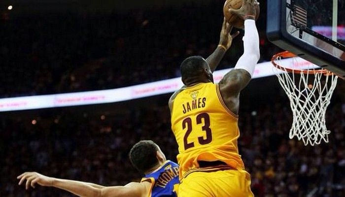 Top 5: Το απίστευτο alley-oop κάρφωμα του Λεμπρόν