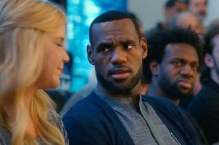 Ο Λεμπρόν σε ερωτική κομεντί: trailer και σκηνές από την ταινία του