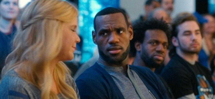 Ο Λεμπρόν σε ερωτική κομεντί: trailer και σκηνές από την ταινία του