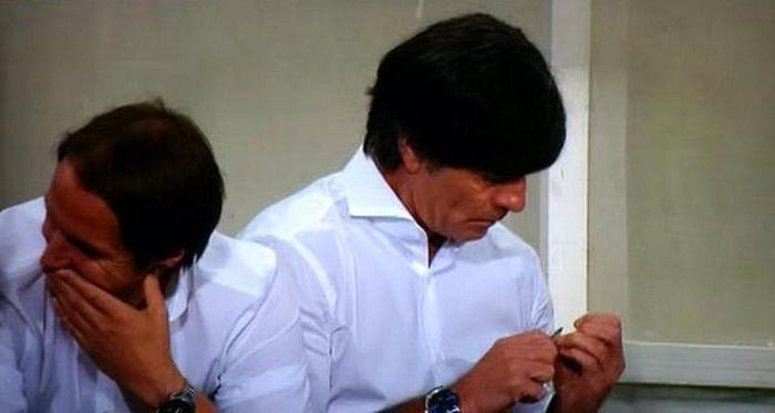 Ο Λεβ έφτιαχνε τα νύχια του εν ώρα αγώνα!