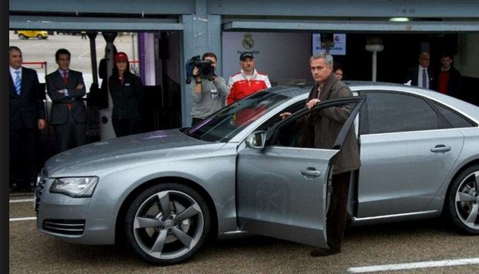 Πήραν την άδεια οδήγησης του Μουρίνιο