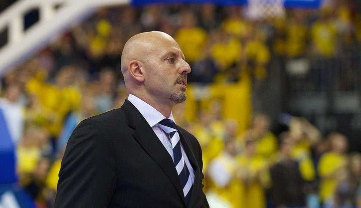 Έμεινε στην Άλμπα ο Ομπράντοβιτς