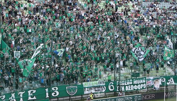 Ξαφνική επίσκεψη οπαδών στο Κορωπί: “Μας προδώσατε”