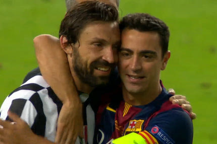 Το μεγαλείο του Πίρλο: Ο εναγκαλισμός με Τσάβι