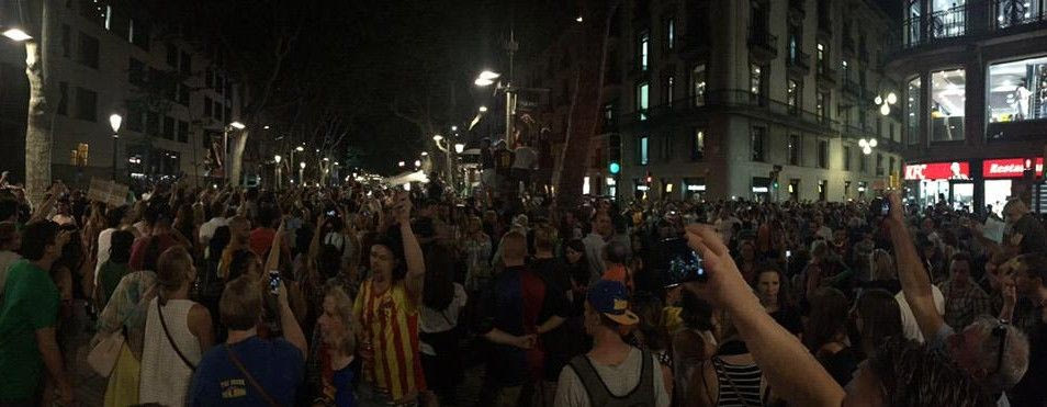 Οι πανηγυρισμοί των φίλων της Μπαρτσελόνα στην πλατεία Ράμπλας