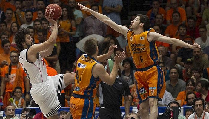 Πρώτη φιναλίστ η Ρεάλ, απέκλεισε τη Βαλένθια