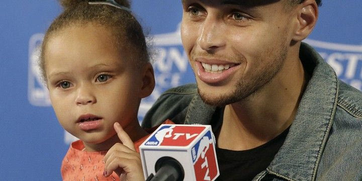 Ο Κάρι πήρε την ευχή της κόρης του πριν από τον τελικό