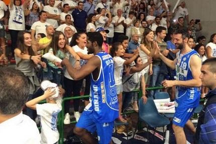 Εκπληκτικός ο Λόγκαν, κράτησε όρθια τη Σάσαρι