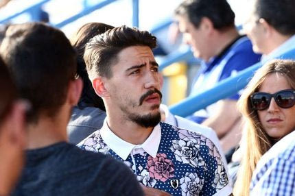 Η… άνοιξη στην μπλούζα του Σιμόες