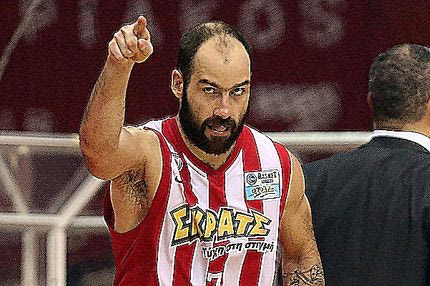 ΠΑΡΑΚΑΜΕΡΑ: Οι αντεστραμμένοι ρόλοι Ολυμπιακού και Παναθηναϊκού