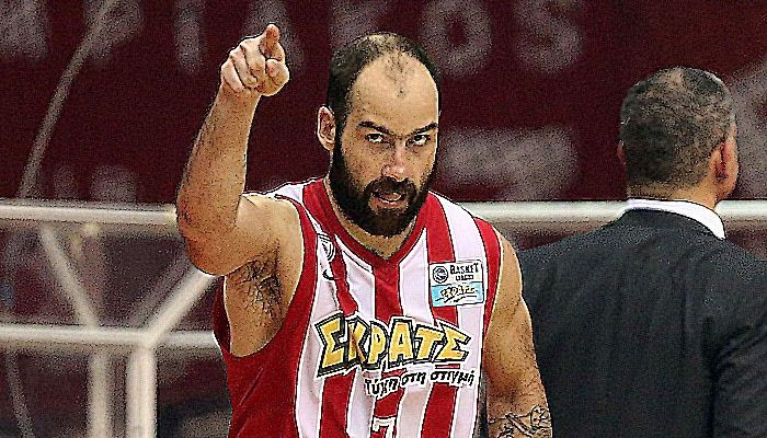 ΠΑΡΑΚΑΜΕΡΑ: Οι αντεστραμμένοι ρόλοι Ολυμπιακού και Παναθηναϊκού