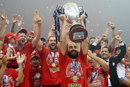 Τελικοί 2015: Η απονομή στον Ολυμπιακό