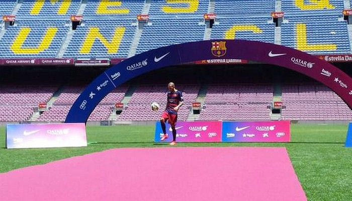 Υπέγραψε και παρουσιάστηκε από την Μπαρτσελόνα ο Βιδάλ