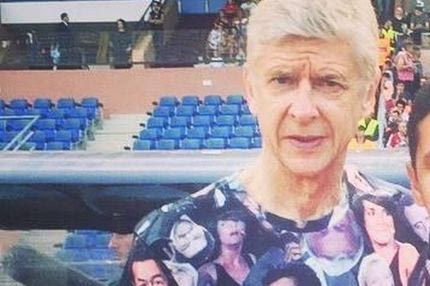 Το μπλουζάκι του Βενγκέρ που έκανε… θραύση