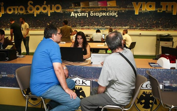 Περίπου 4.000 διαρκείας και συνεχίζει