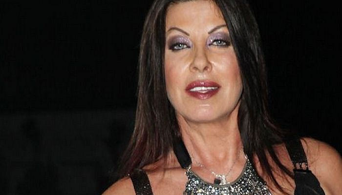 Χίλιες φορές η Άντζελα Δημητρίου