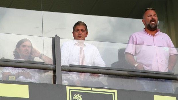 Καυστική ανακοίνωση από Γαλανό