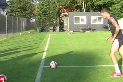 Τα βάζει από παντού ο Χολέμπας