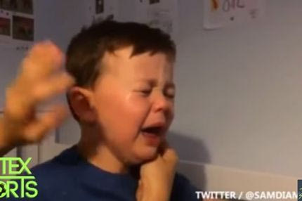 Πιτσιρικάς ξεσπά σε κλάματα για την αποχώρηση Φαν Πέρσι από την Γιουνάιτεντ