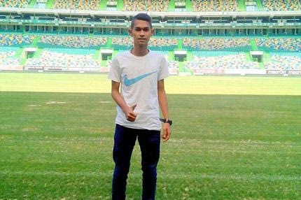 Ο πιτσιρικάς που επιβίωσε από το τσουνάμι και υπέγραψε στη Σπόρτινγκ