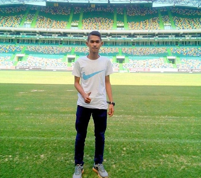 Ο πιτσιρικάς που επιβίωσε από το τσουνάμι και υπέγραψε στη Σπόρτινγκ