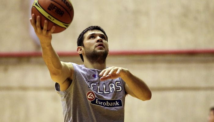 Τούρτα-έκπληξη στον Παπανικολάου