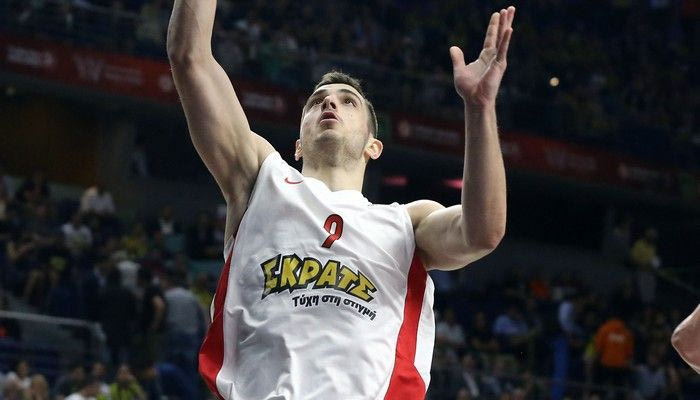 Σε ειδικό ορθοπεδικό ο Παπαπέτρου