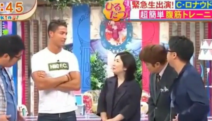 Ο Ρονάλντο “τρελαίνει” τους Ιάπωνες με τους κοιλιακούς του