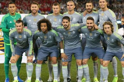 Το έκανε ξανά ο Ρονάλντο: Στις… μύτες για να φαίνεται πιο ψηλός