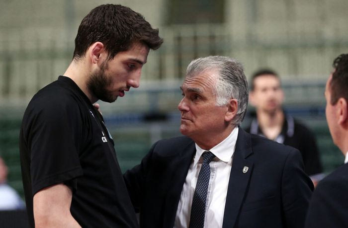 Ο Σούλης… μεταμορφώνει τον Σαλούστρο