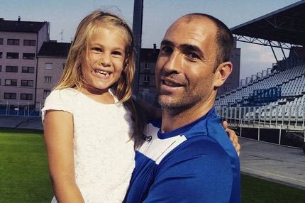 Η αγκαλιά του Τούντορ με την κορούλα του