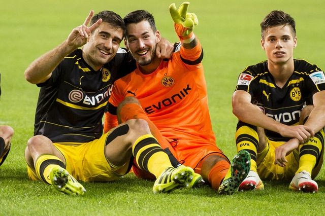 Βλέπουν όλοι την πλάτη του Παπασταθόπουλου!