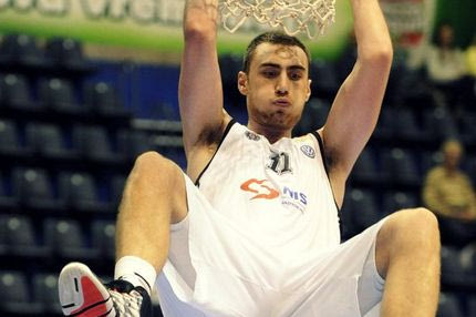 Ο Ολυμπιακός για Μιλουτίνοφ!