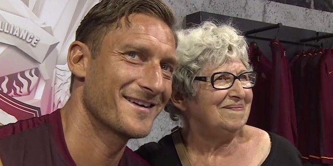 Το κλάμα της γιαγιάς που συνάντησε τον Τότι