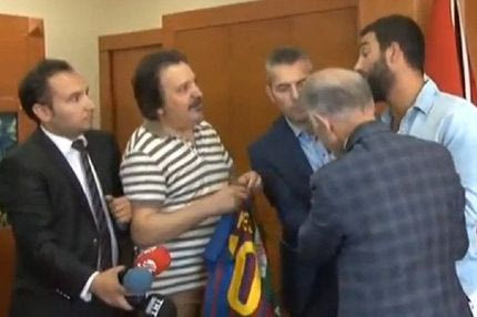 Ο Τουράν δεν υπέγραψε φανέλα του Μέσι